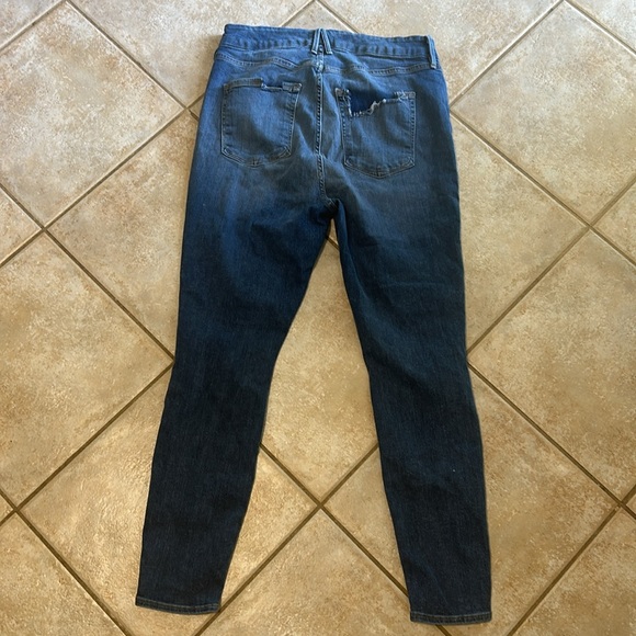 Good American Good Legs Blue 107 Distressed Skinny Jeans Women's size 16 - Picture 7 of 8